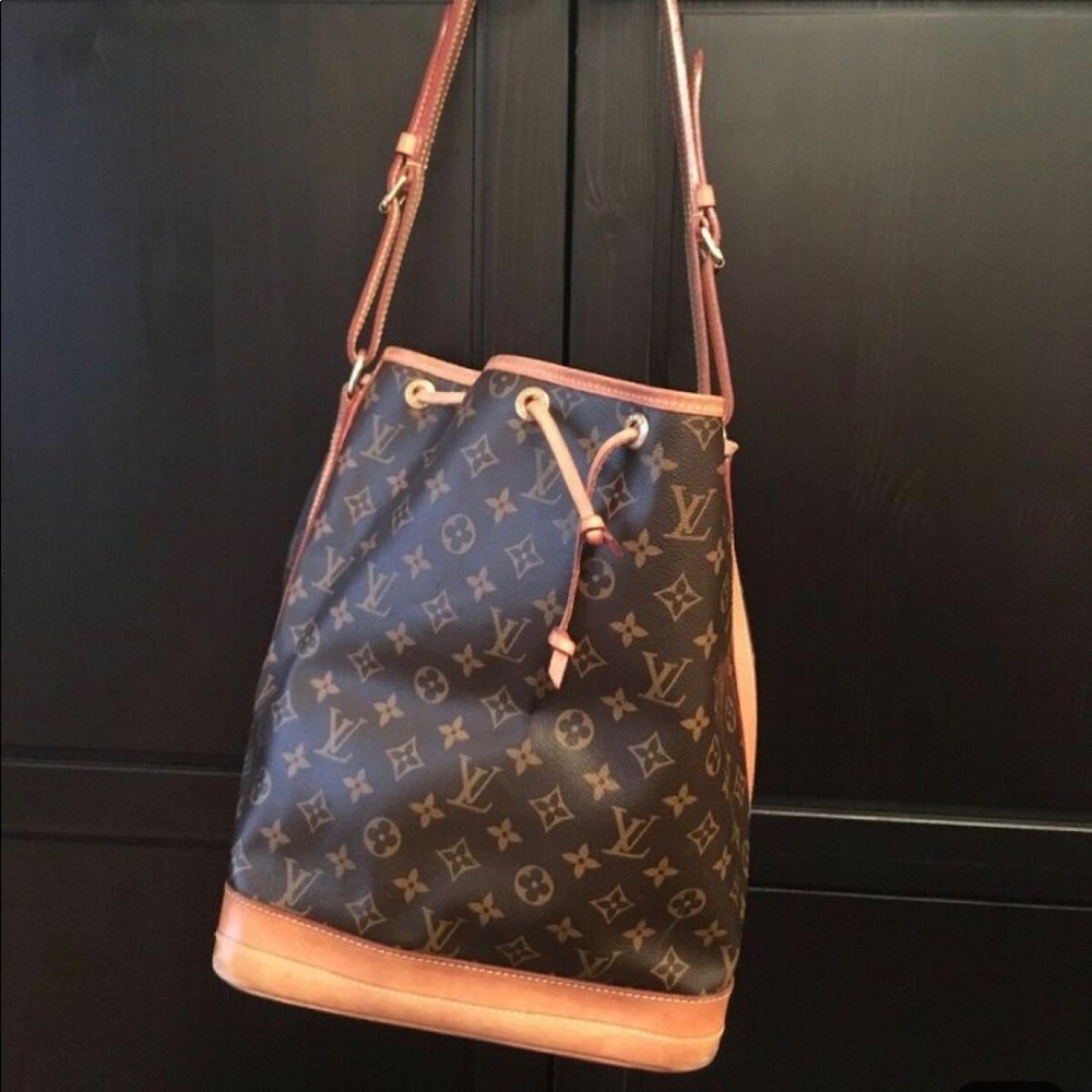 AUTHENTIC Loui Vuitton Monogram Noe